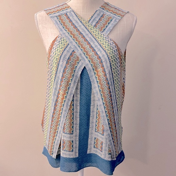 BCBGMaxazria women’s Maryssa printed cross front geometric sleeveless top sz S - Picture 3 of 15